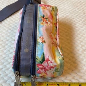 LeSportsac Floral Hip/Fanny pack. Like New